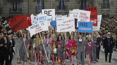PFW CHANEL-Feminist protests and slogans